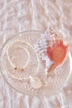 Load image into Gallery viewer, Seashell pendent seed bead necklace
