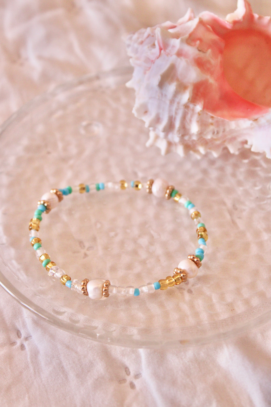 Blue seashell seedbead bracelet