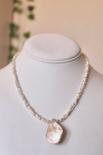 Load image into Gallery viewer, Seashell pendent seed bead necklace
